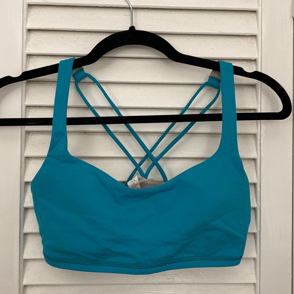 Lululemon Turquoise Size 8 sports bra. Great condition